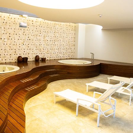Radisson Hotel Santa Cruz Санта-Крус-де-ла-Сьерра Экстерьер фото