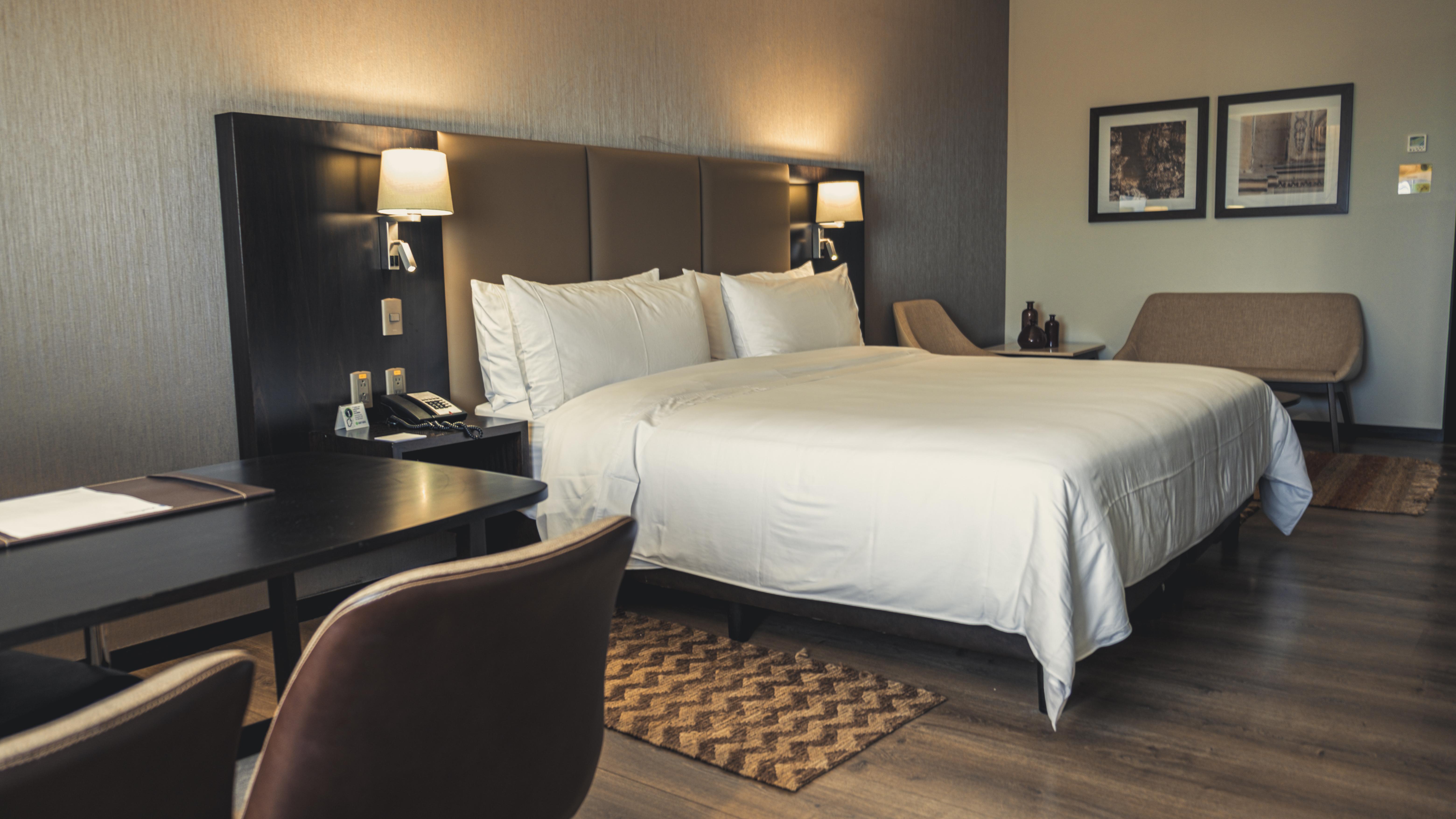 Radisson Hotel Santa Cruz Санта-Крус-де-ла-Сьерра Экстерьер фото