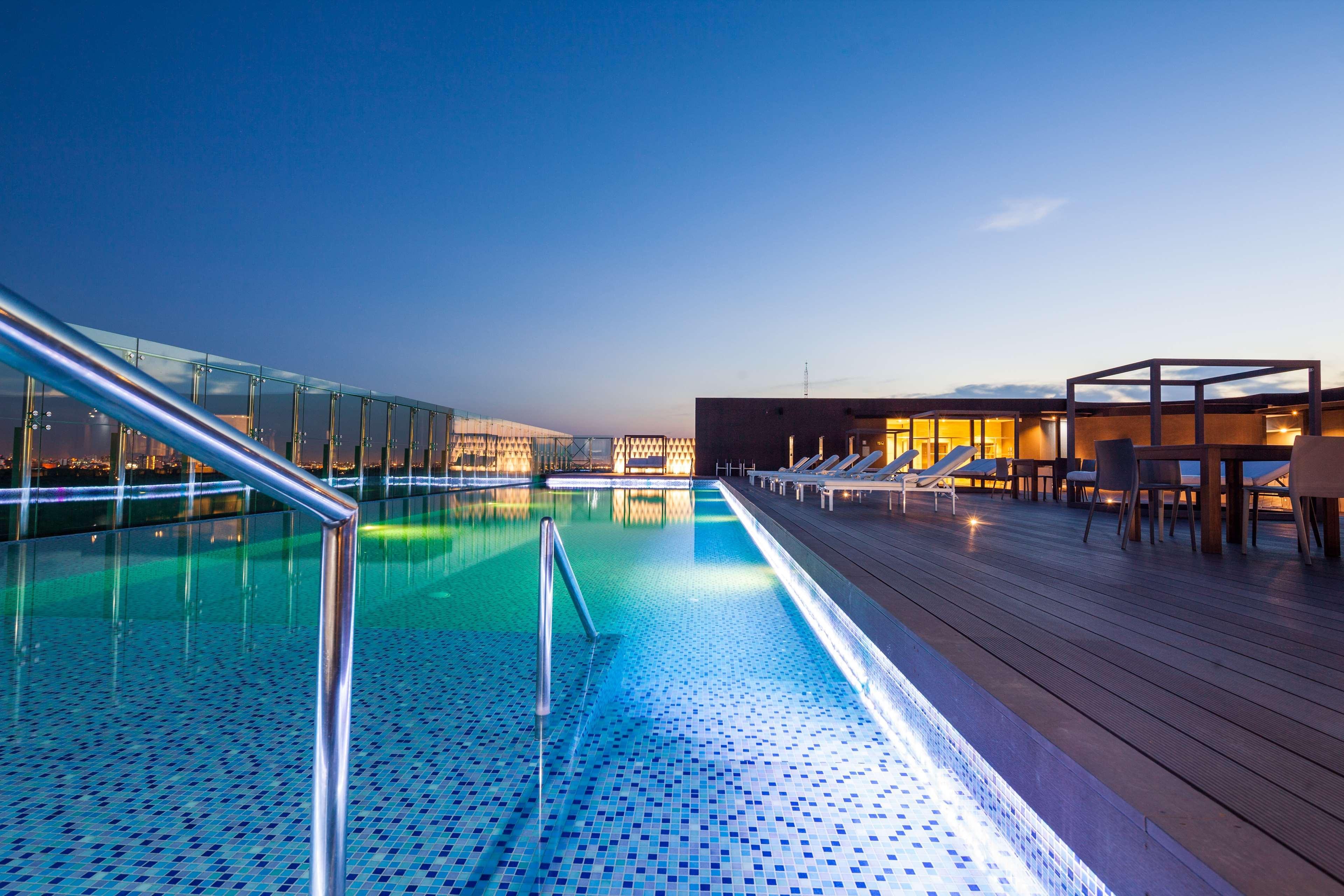 Radisson Hotel Santa Cruz Санта-Крус-де-ла-Сьерра Экстерьер фото