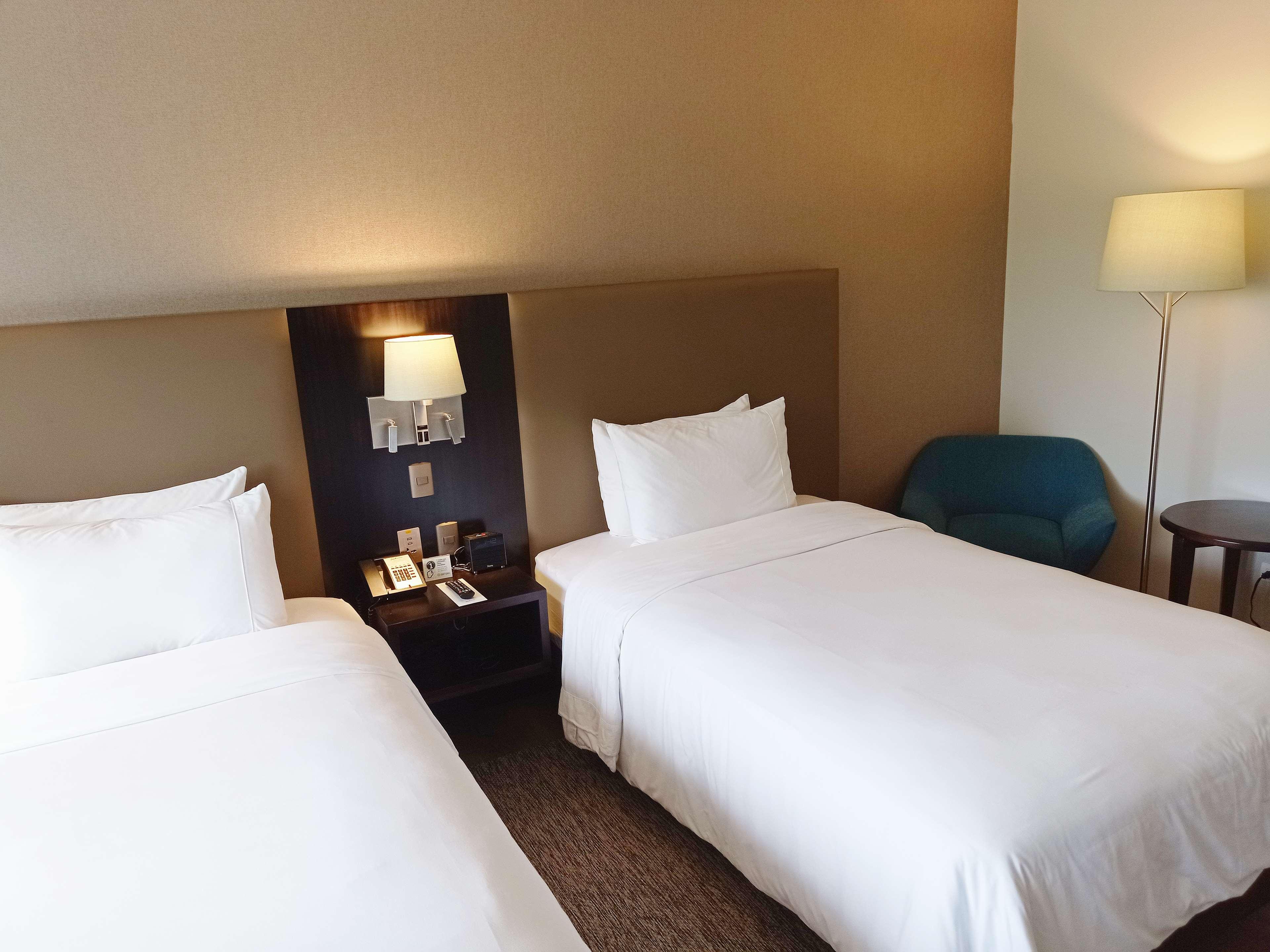 Radisson Hotel Santa Cruz Санта-Крус-де-ла-Сьерра Экстерьер фото