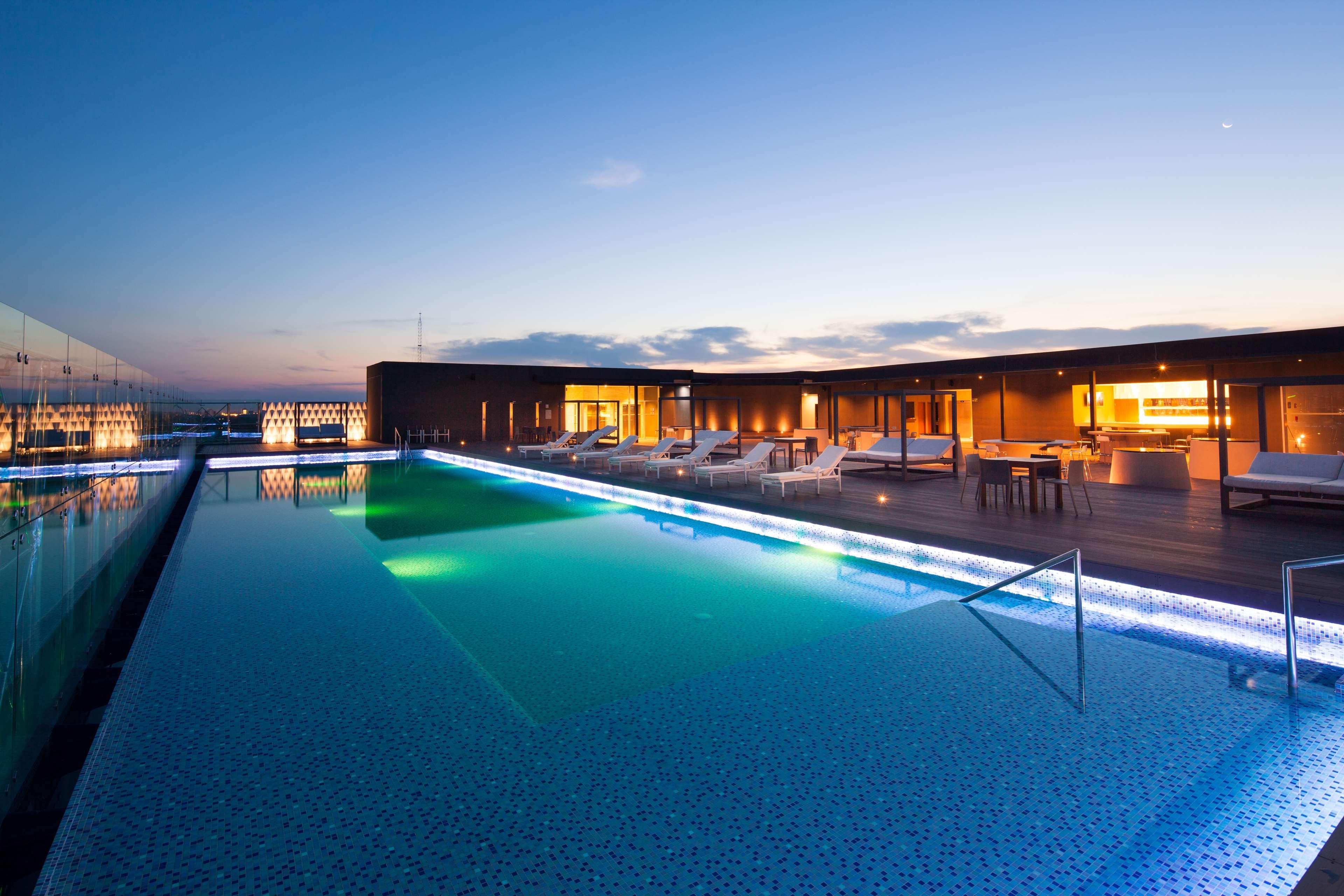 Radisson Hotel Santa Cruz Санта-Крус-де-ла-Сьерра Экстерьер фото
