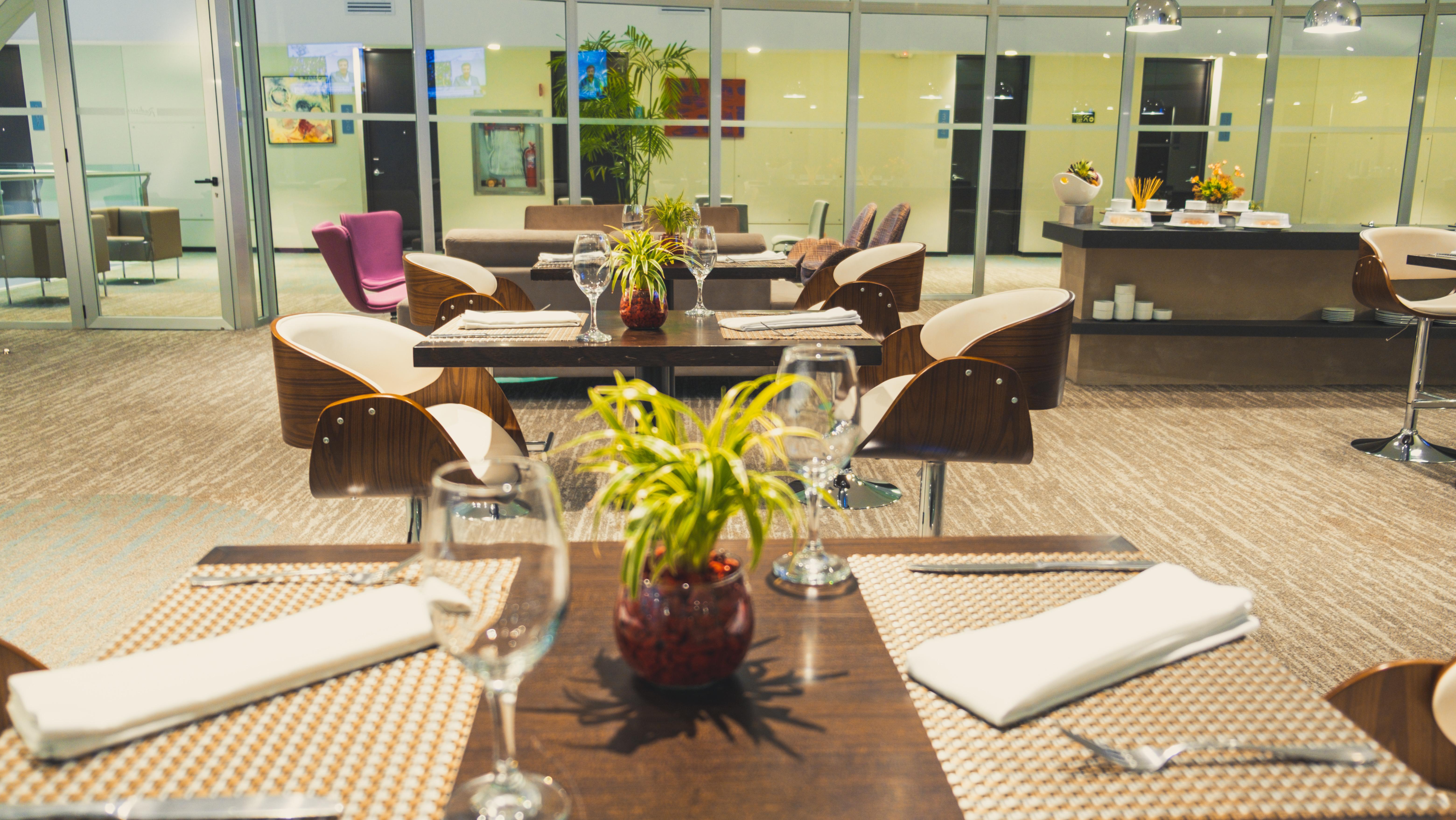 Radisson Hotel Santa Cruz Санта-Крус-де-ла-Сьерра Экстерьер фото