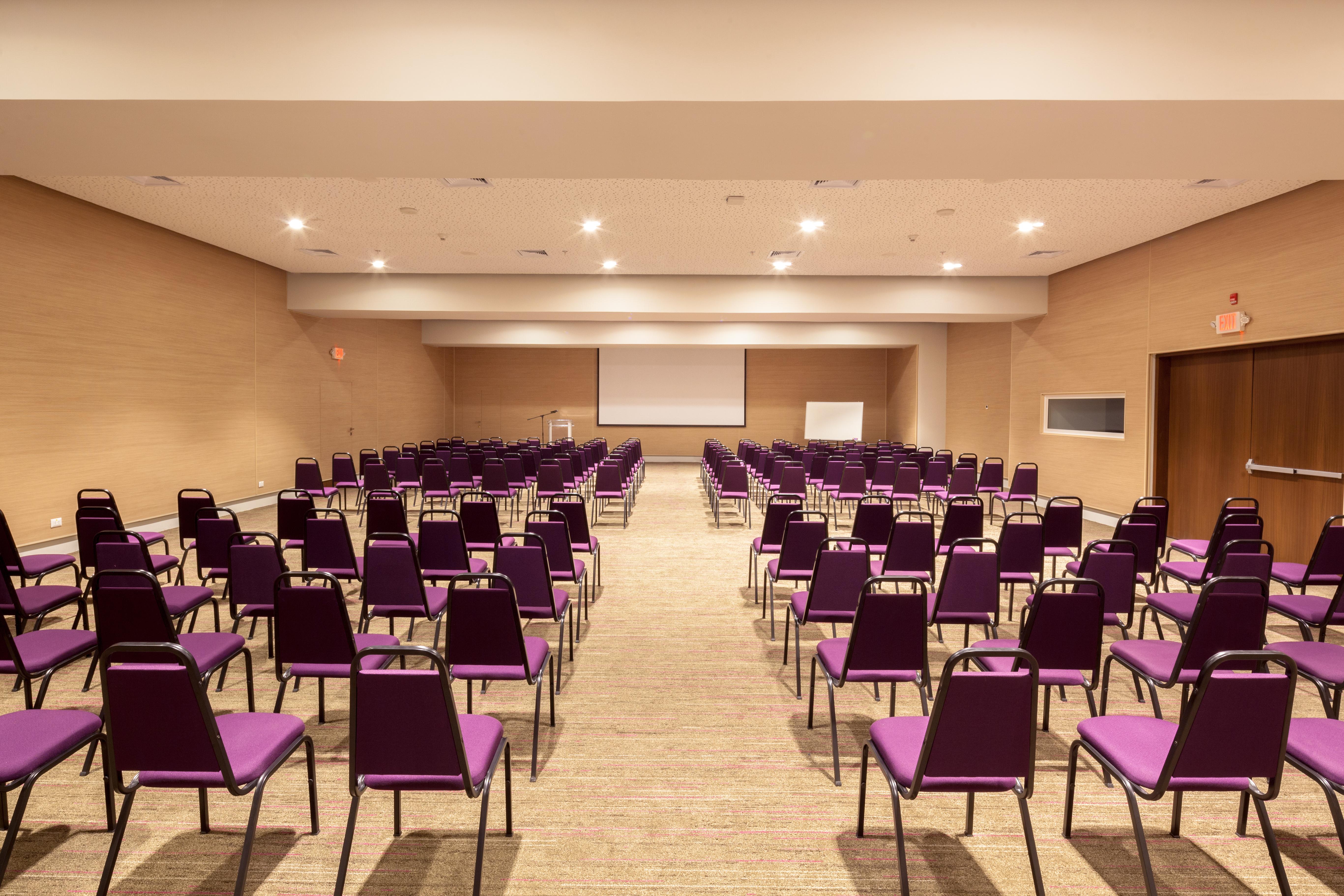 Radisson Hotel Santa Cruz Санта-Крус-де-ла-Сьерра Экстерьер фото