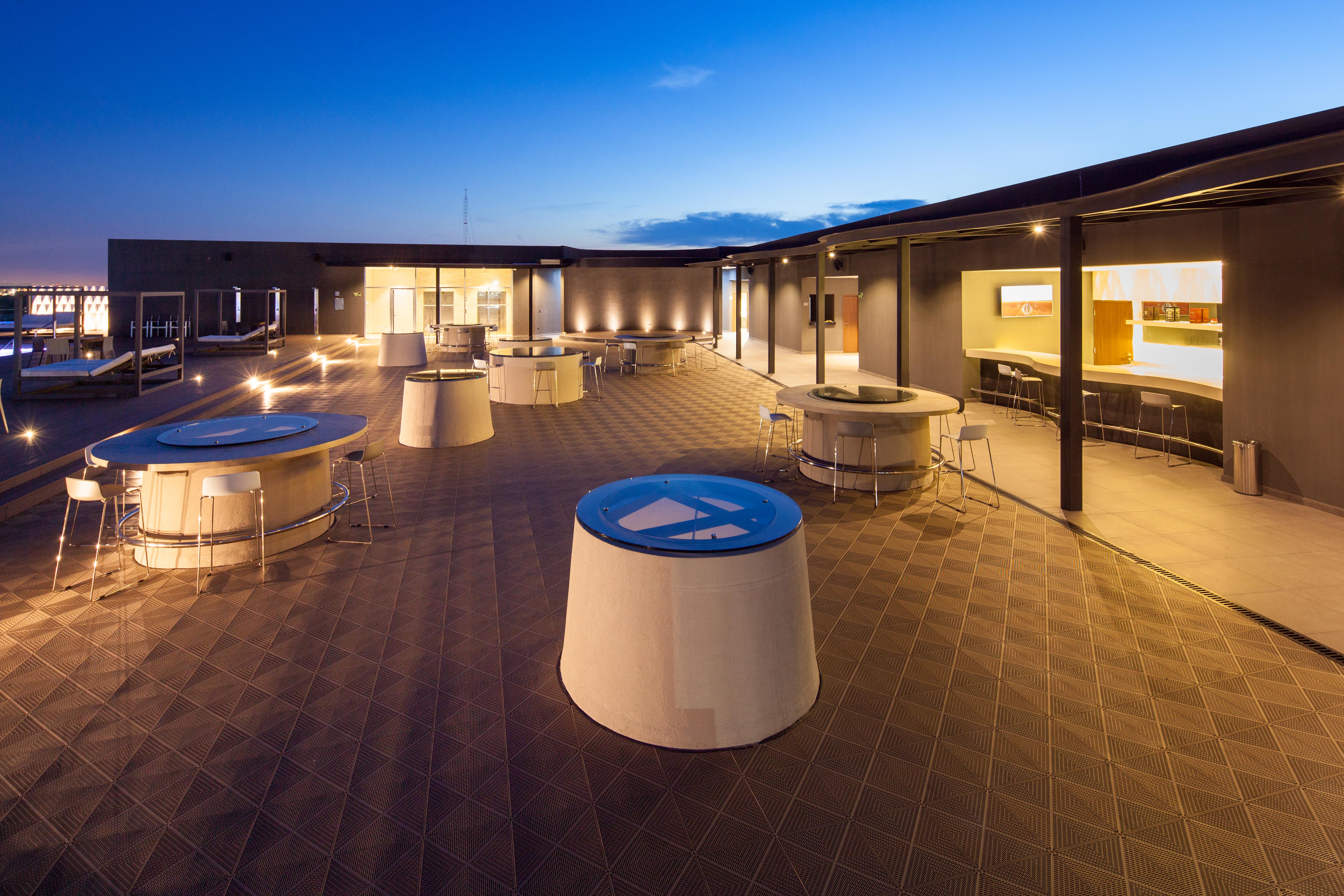 Radisson Hotel Santa Cruz Санта-Крус-де-ла-Сьерра Экстерьер фото