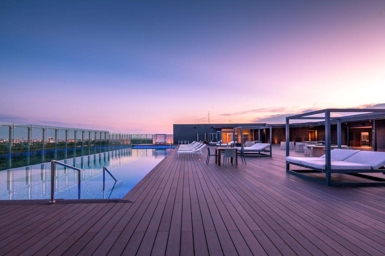 Radisson Hotel Santa Cruz Санта-Крус-де-ла-Сьерра Экстерьер фото